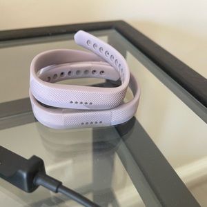 NEW ‘Fitbit Flex 2’ Fitness/Activity Waterproof Bands Lavender Purple + Charger